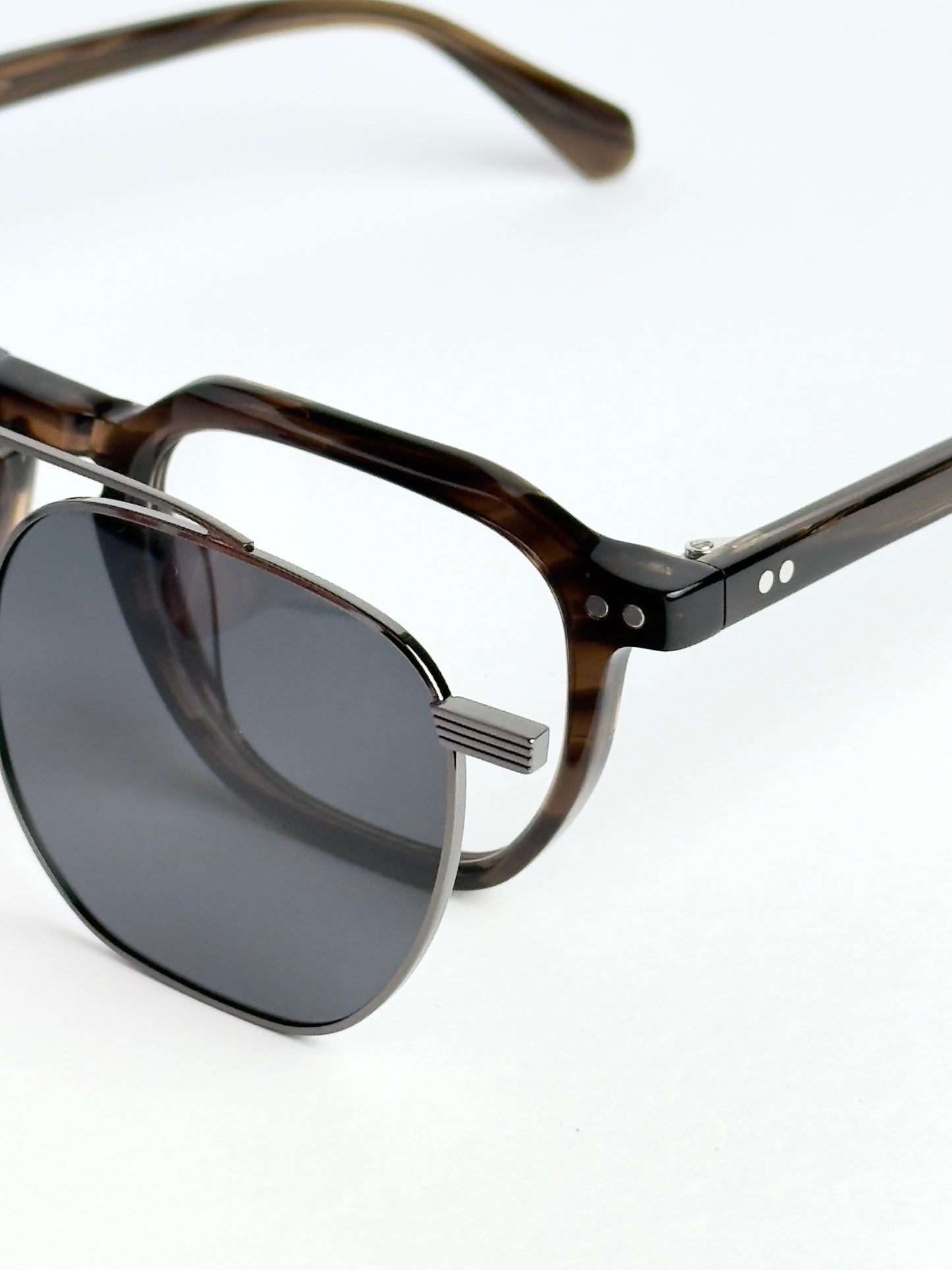 Gafas AUREA®️ 2 en 1 con clip magnético. estructura de titanio, Polarizadas y estilo Premium